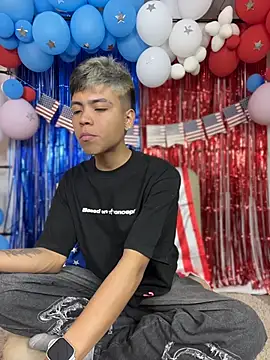 MaxiWildd online show from July 4, 2026, 1:39 pm