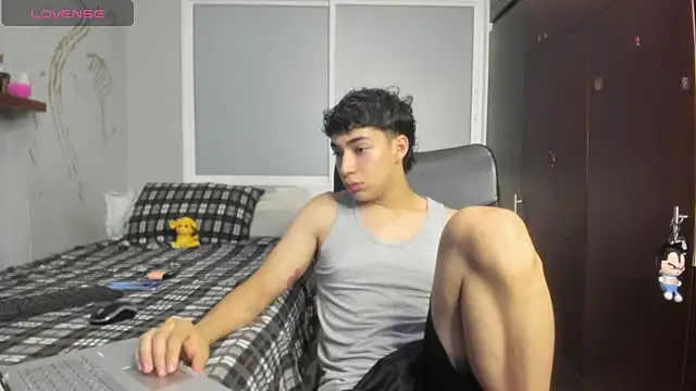 Snapshot of Noxx_starkK chatting on November 2, 2025, 10:45 pm Noxx starkK online show from November 2, 2025, 10:45 pm