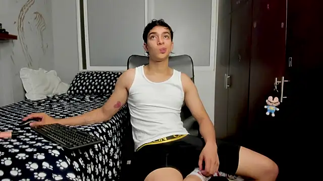 Snapshot of Noxx_starkK chatting on November 16, 2025, 12:05 am Noxx starkK online show from November 16, 2025, 12:05 am