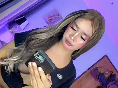 Spicyhugecock69 online show from May 25, 2026, 7:42 pm
