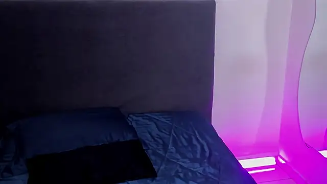 saramikaelson online show from December 19, 2025, 8:16 pm