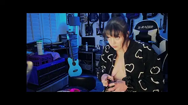 TheSlutMuffin online show from December 18, 2025, 8:42 am