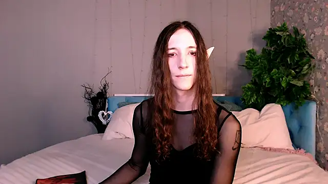 Snapshot of SilverMuse chatting on December 16, 2025, 8:14 pm SilverMuse online show from December 16, 2025, 8:14 pm