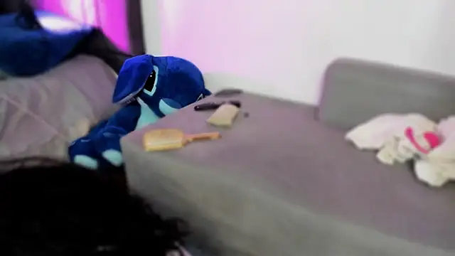 snow doll online show from April 12, 2026, 9:31 pm