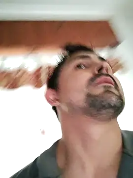 Snapshot of Bradd_32 chatting on October 24, 2025, 4:47 pm Bradd 32 online show from October 24, 2025, 4:47 pm