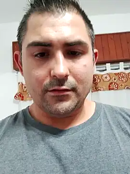 Snapshot of Bradd_32 chatting on October 27, 2025, 4:38 am Bradd 32 online show from October 27, 2025, 4:38 am