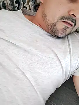 Snapshot of Bradd_32 chatting on November 17, 2025, 4:57 pm Bradd 32 online show from November 17, 2025, 4:57 pm