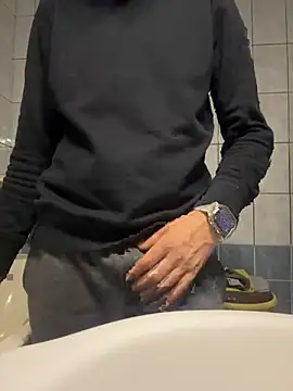 adiluci1 online show from October 4, 2025, 5:00 pm