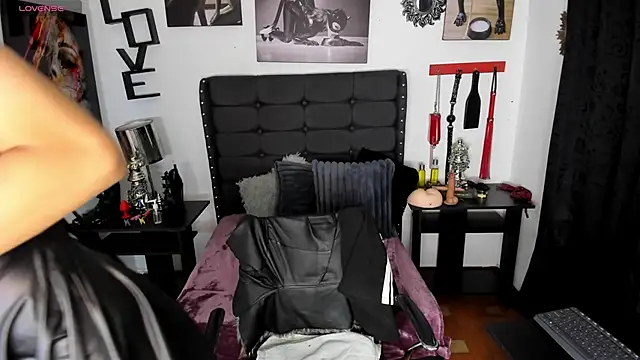 Snapshot of LunarisSmith chatting on February 19, 2026, 6:04 pm LunarisSmith online show from February 19, 2026, 6:04 pm