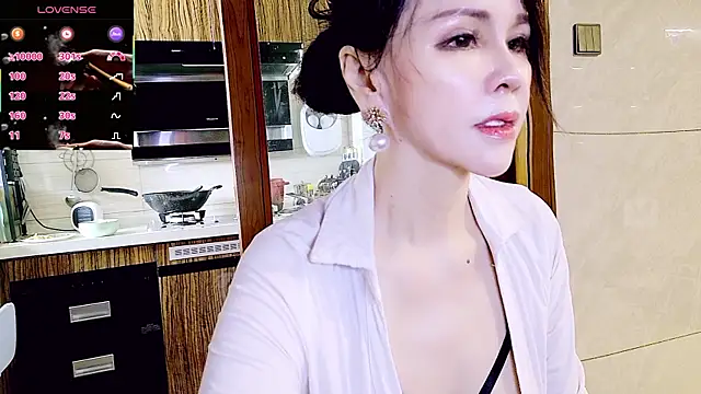 xinxinbabe online show from December 22, 2025, 7:05 am