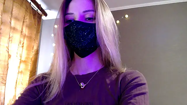 Snapshot of Iris_lave chatting on April 20, 2026, 2:31 pm Iris lave online show from April 20, 2026, 2:31 pm