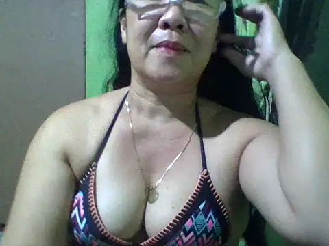 mommasexy29 online show from February 8, 2026, 2:31 pm