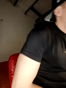 Logan sixxer online show from September 28, 2025, 3:23 am