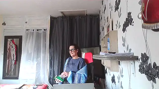 Mistress-Ivy51 online show from April 20, 2026, 12:41 pm