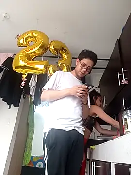 Snapshot of Tendercouple1 chatting on November 6, 2025, 8:32 pm Tendercouple1 online show from November 6, 2025, 8:32 pm