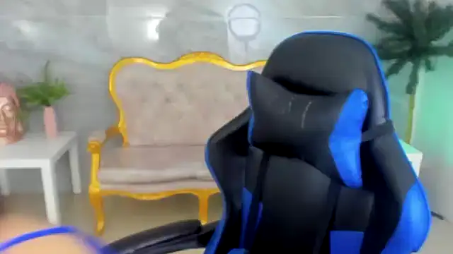 venuss09 s online show from October 29, 2025, 1:35 pm