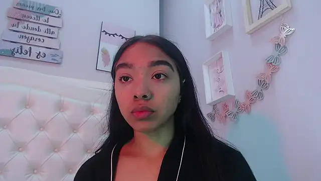 pocahontamoon online show from September 24, 2025, 1:14 pm