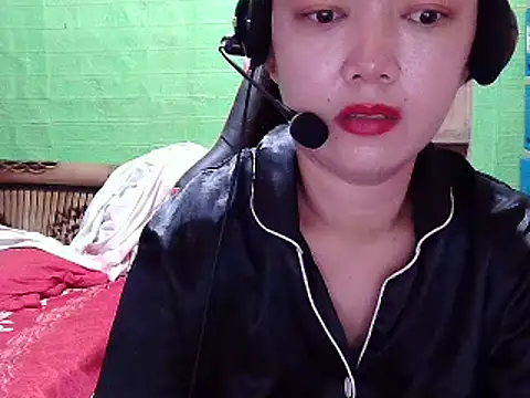 Snapshot of lucky_rona chatting on April 18, 2026, 12:58 am lucky rona online show from April 18, 2026, 12:58 am