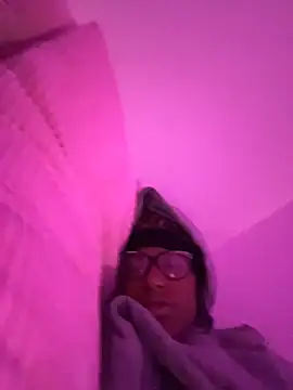 Tu GataLinda online show from November 9, 2025, 7:56 pm