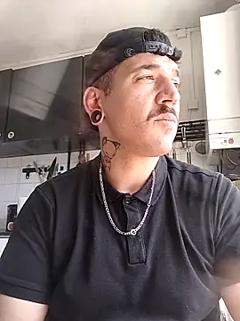 JuicyBigcockxh online show from May 20, 2026, 1:39 pm