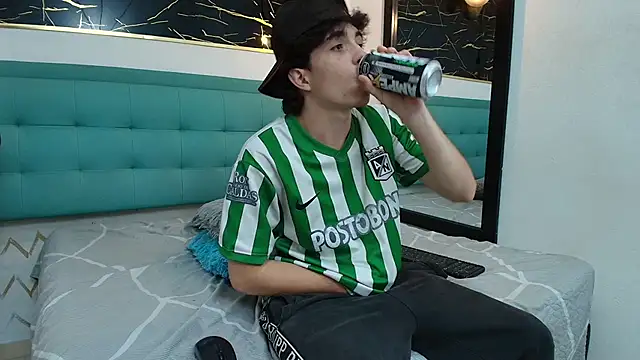 dia fax18 online show from October 16, 2025, 8:54 pm