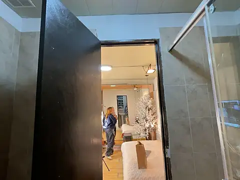 Snapshot of CamilleMilano chatting on September 14, 2025, 5:28 am CamilleMilano online show from September 14, 2025, 5:28 am