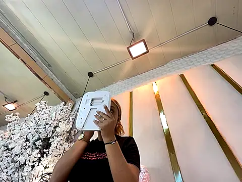 Snapshot of CamilleMilano chatting on September 19, 2025, 5:20 am CamilleMilano online show from September 19, 2025, 5:20 am