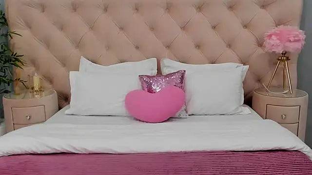 NoraHaynes online show from February 1, 2026, 3:05 am