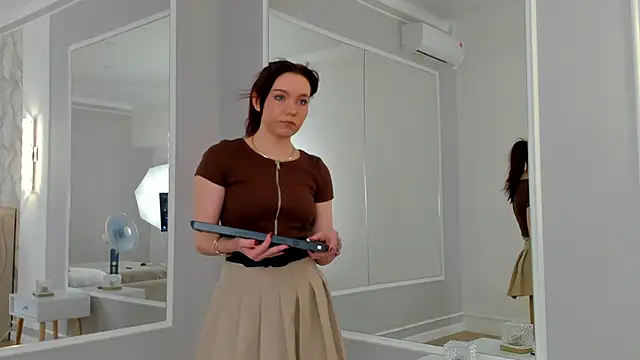 NoraHaynes online show from February 28, 2026, 3:07 am