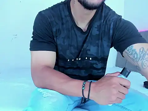 Snapshot of Edy_coltt chatting on September 16, 2025, 1:23 pm Edy coltt online show from September 16, 2025, 1:23 pm