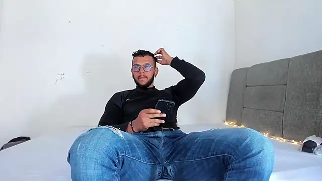 Snapshot of Edy_coltt chatting on September 25, 2025, 2:21 pm Edy coltt online show from September 25, 2025, 2:21 pm