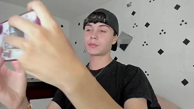 crushnier1 online show from October 28, 2025, 5:59 pm