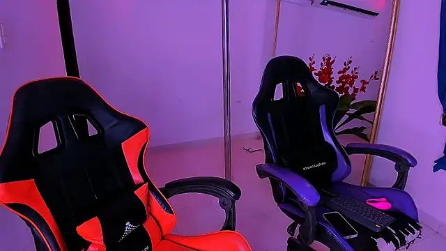 nahomy ryans online show from October 2, 2025, 1:18 pm