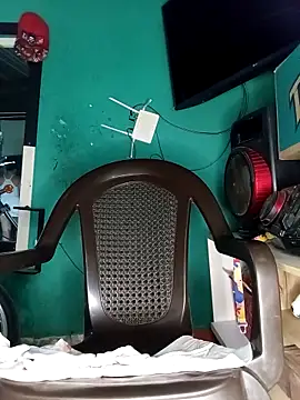 Snapshot of hotmom33 chatting on September 16, 2025, 11:22 am hotmom33 online show from September 16, 2025, 11:22 am