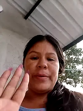 Snapshot of hotmom33 chatting on September 30, 2025, 10:53 am hotmom33 online show from September 30, 2025, 10:53 am