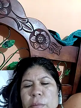 Snapshot of hotmom33 chatting on October 15, 2025, 10:04 am hotmom33 online show from October 15, 2025, 10:04 am