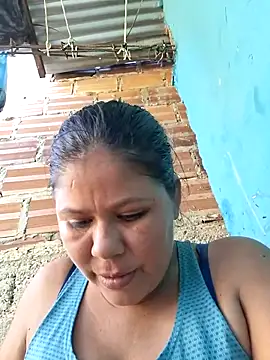 Snapshot of hotmom33 chatting on October 26, 2025, 3:18 pm hotmom33 online show from October 26, 2025, 3:18 pm