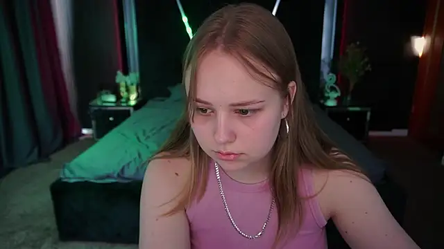 CrystallPaws online show from September 22, 2025, 1:46 pm