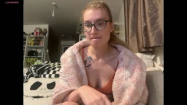 harleyblair online show from September 17, 2025, 10:00 pm