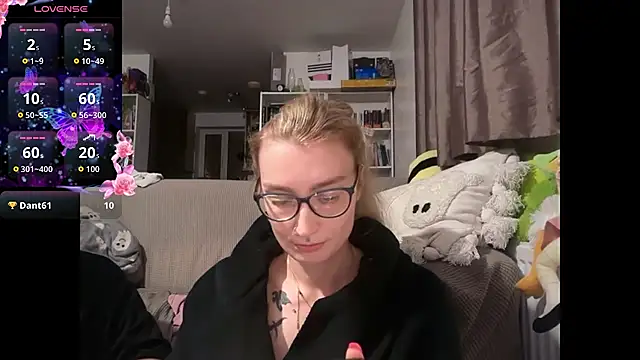 Snapshot of harleyblair chatting on April 30, 2026, 10:14 pm harleyblair online show from April 30, 2026, 10:14 pm