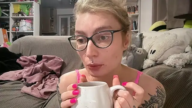 Snapshot of harleyblair chatting on May 7, 2026, 8:03 pm harleyblair online show from May 7, 2026, 8:03 pm