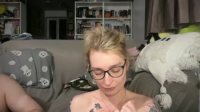 Snapshot of harleyblair chatting on May 28, 2026, 10:07 pm harleyblair online show from May 28, 2026, 10:07 pm