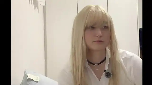 Snapshot of Mia032 chatting on December 18, 2025, 12:11 pm Mia032 online show from December 18, 2025, 12:11 pm