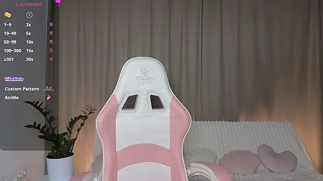 Snapshot of AlexsisFaee chatting on September 29, 2025, 8:24 pm AlexsisFaee online show from September 29, 2025, 8:24 pm