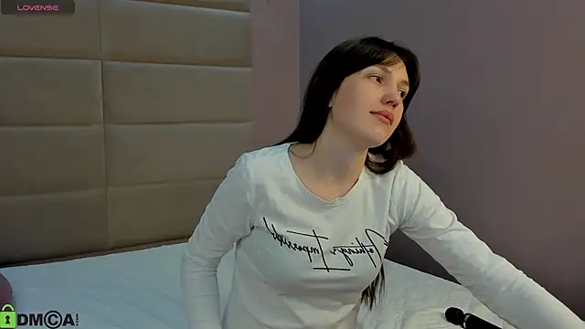 MalvinaDream online show from April 21, 2026, 1:42 am