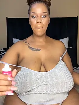 THICKBUNNYCHICKxxx online show from April 3, 2026, 8:29 pm