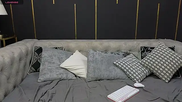 Snapshot of Holypinkie chatting on October 31, 2025, 2:01 am Holypinkie online show from October 31, 2025, 2:01 am