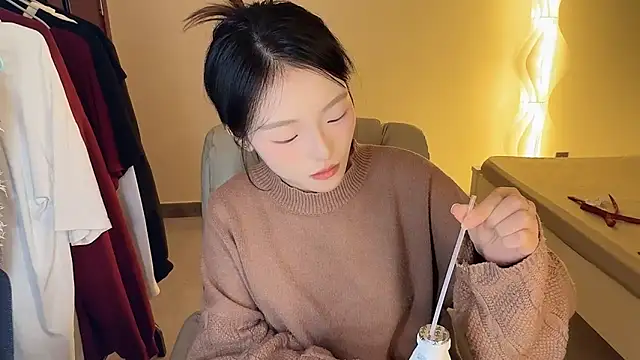 Robin-o3 online show from October 13, 2025, 8:53 pm