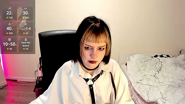 Snapshot of LiyaLuna chatting on October 21, 2025, 3:13 pm LiyaLuna online show from October 21, 2025, 3:13 pm