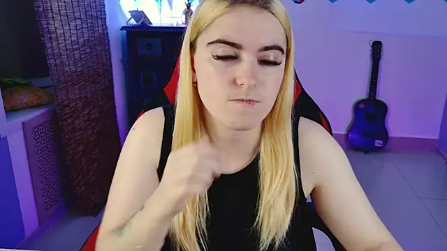 Snapshot of Stef_Nicks chatting on September 20, 2025, 9:32 am Stef Nicks online show from September 20, 2025, 9:32 am